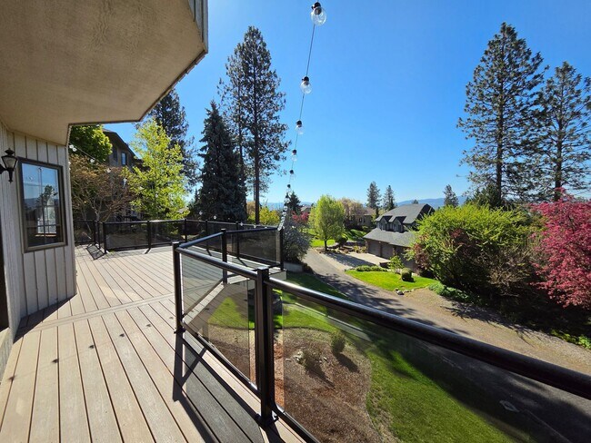Building Photo - $3,800 - 5 Bed / 4 Baths Stunning Northwood Home with Views