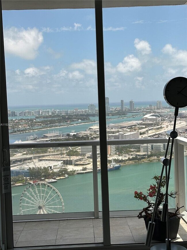 Building Photo - 253 NE 2nd St