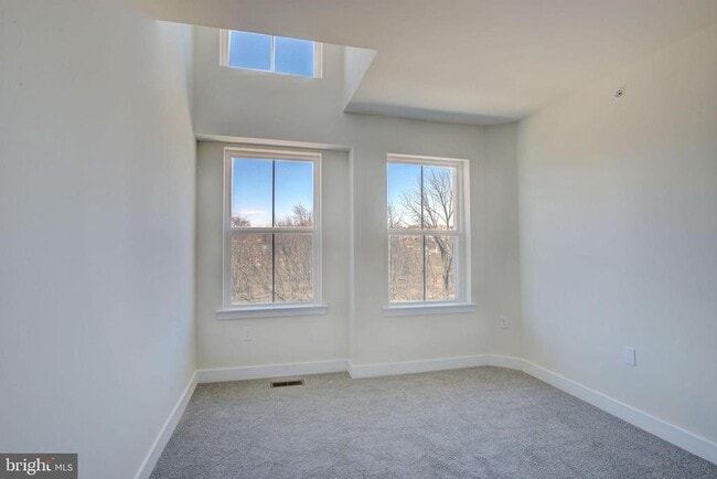 Building Photo - 29 Independence Ct