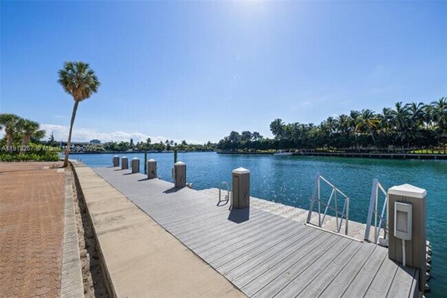 Building Photo - 9102 W Bay Harbor Dr