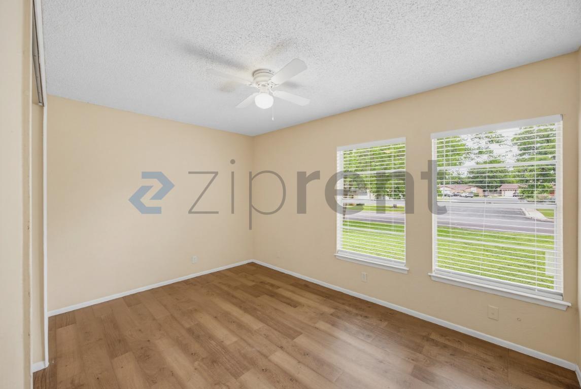 Building Photo - Unit