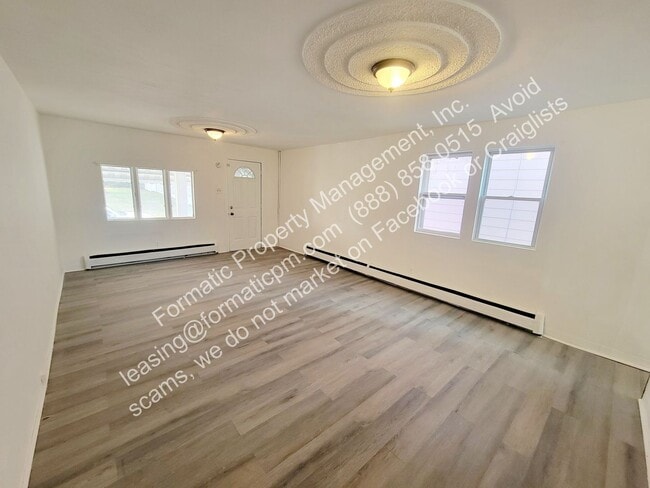 Building Photo - 173 Almond Ln