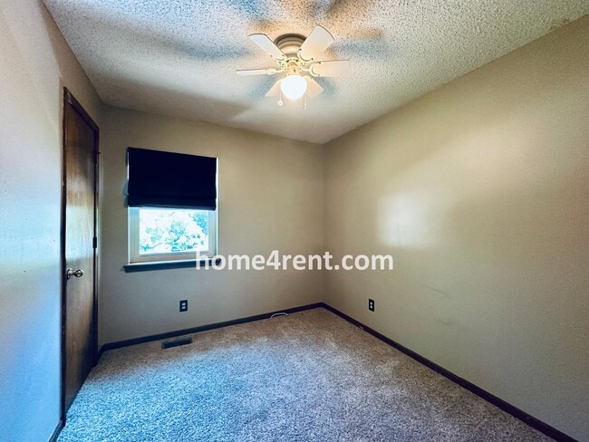 Building Photo - Spacious Liberty Home w/ an Updated Kitche...
