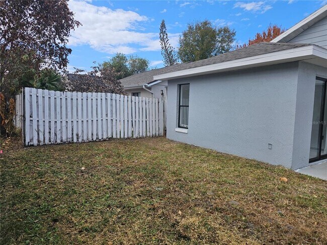 Building Photo - 826 N Horseshoe Bay Dr