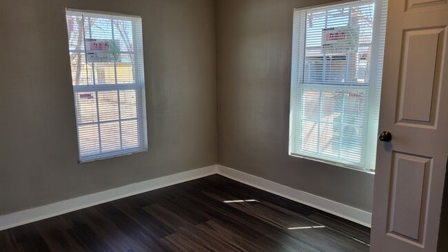 Building Photo - Totally Updated 3/1/2 A MUST SEE! Available July 2026