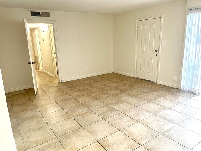 Building Photo - 3351 Brussels St