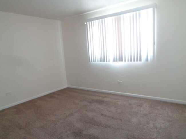 Building Photo - 5854 W 76th Pl