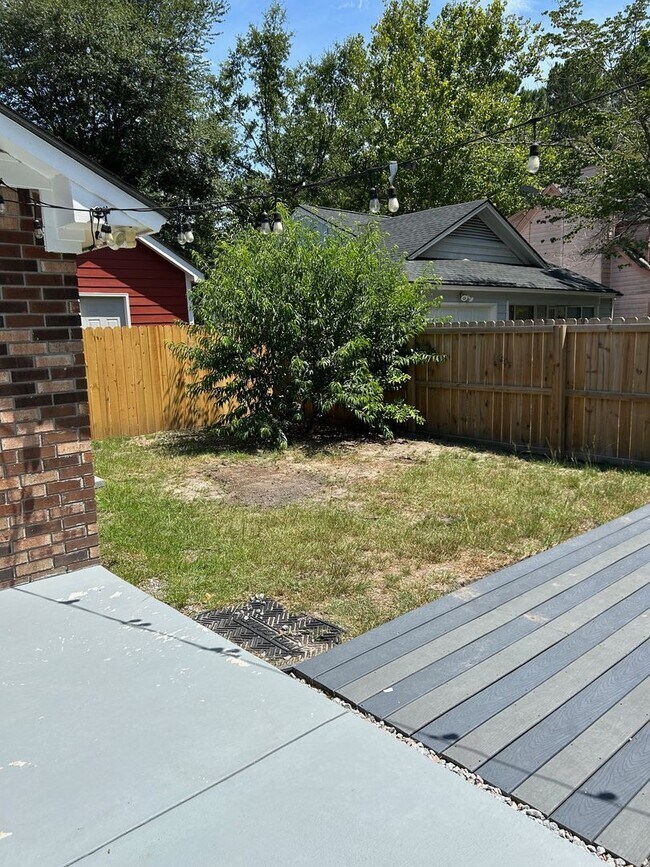 Building Photo - Forest Ridge off Middleground Road