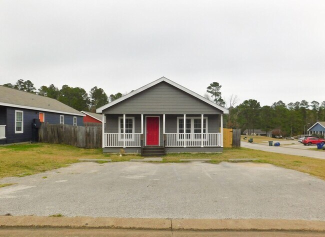 Building Photo - 155 Varsity Dr