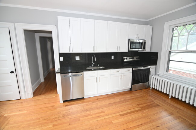 Building Photo - 137 Deer Hill Ave
