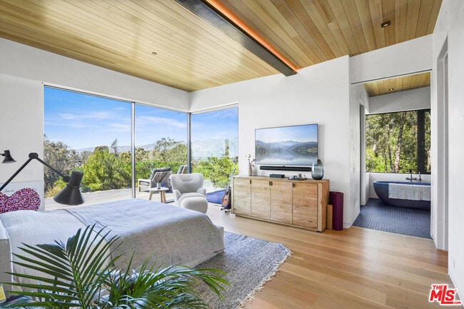 Building Photo - 6755 Dume Dr
