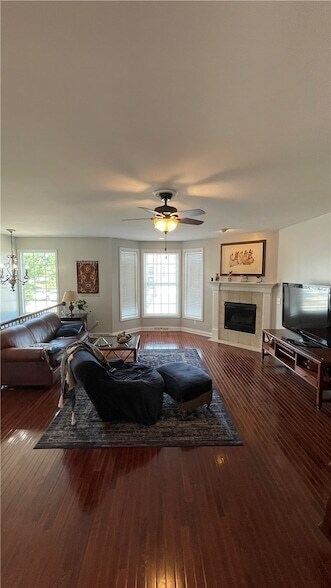 Building Photo - 574 E Vanderbilt Dr