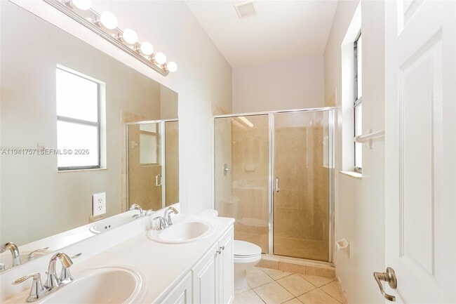 Building Photo - 457 SE 37th Pl