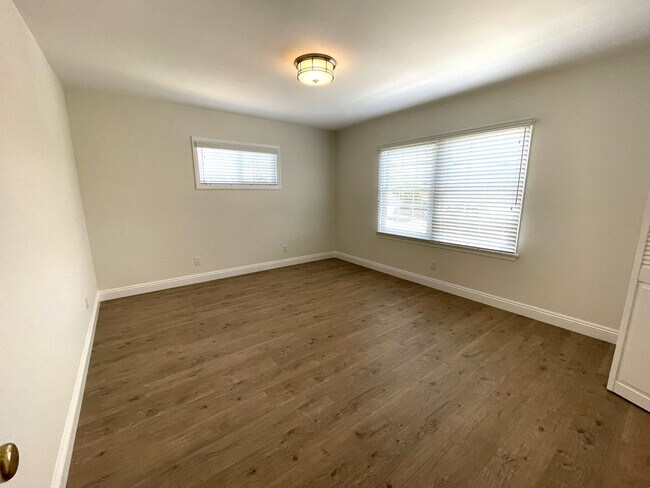 Building Photo - Charming updated 3-bedroom home with a/c near Victor Park