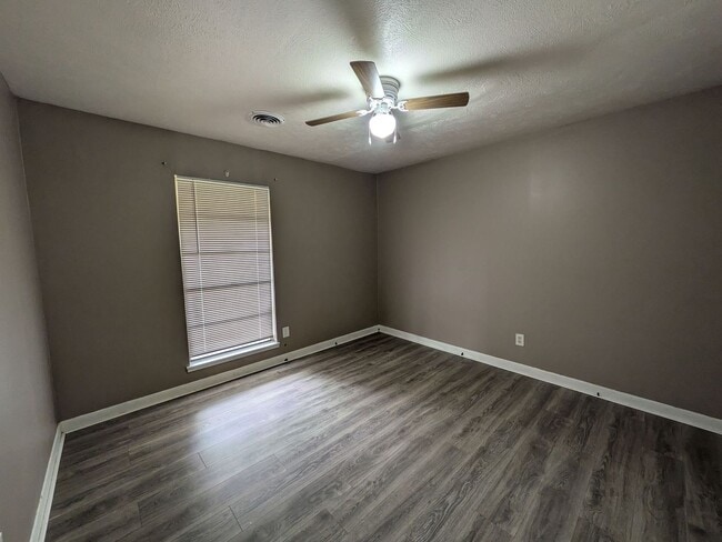 Building Photo - 6350 Arrowhead Dr