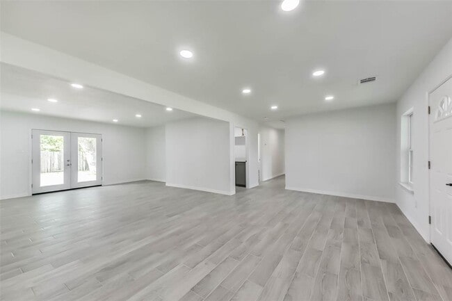 Building Photo - 22 13th St N