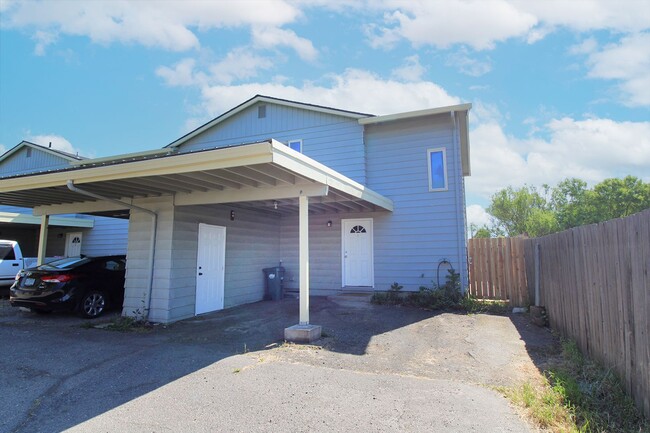 Building Photo - 1120 SE Baseline St
