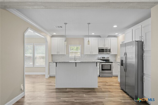 Building Photo - 711 La Cresta Dr