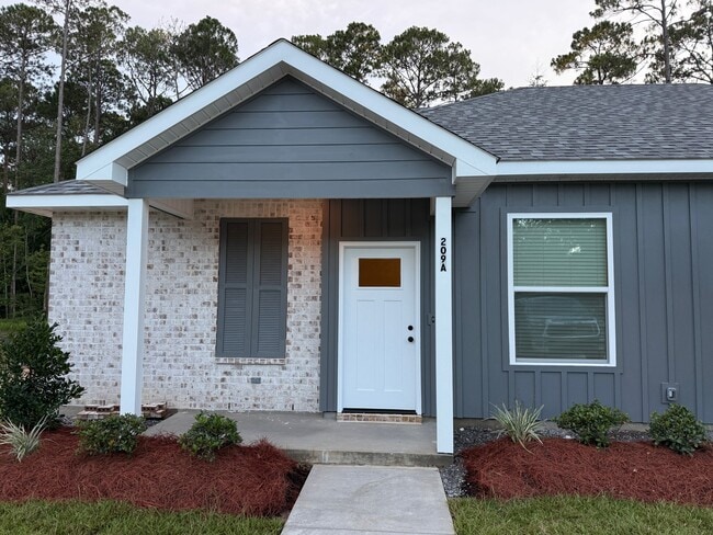 Building Photo - 209 Hoover Dr