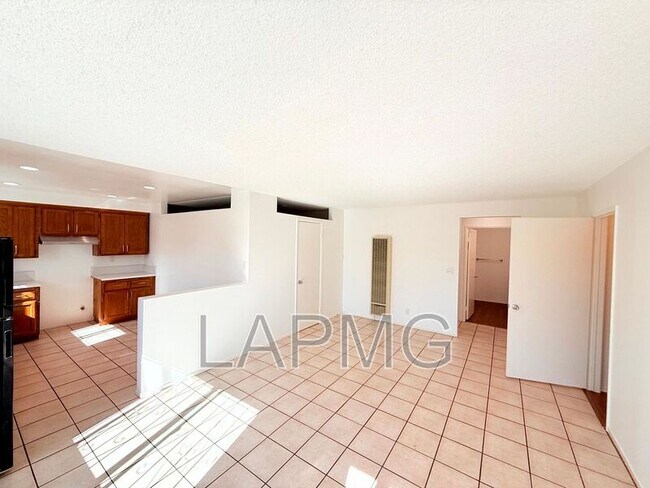 Building Photo - 207 N Mathews St