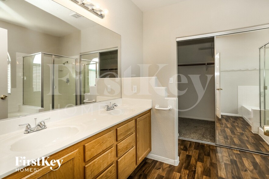 Building Photo - 4405 Vogue St