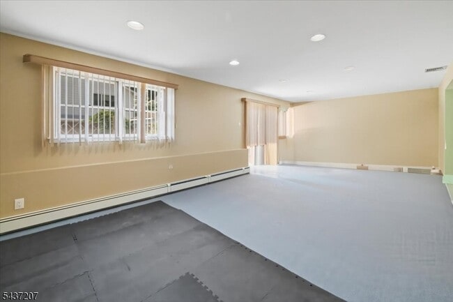 Building Photo - 286 Gilbert Ave