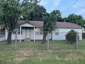 Building Photo - 8518 Berwyn Dr