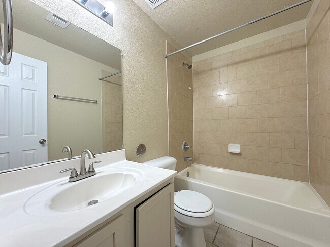 Building Photo - Northeast El Paso 4 Bed, 2 Bath close to Ft Bliss!