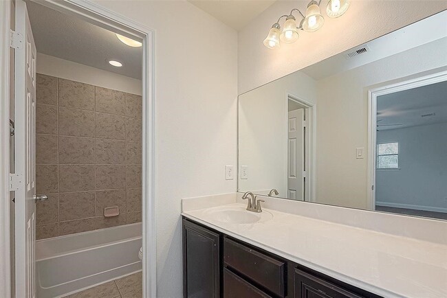Building Photo - 4419 Matagorda Lakes Dr