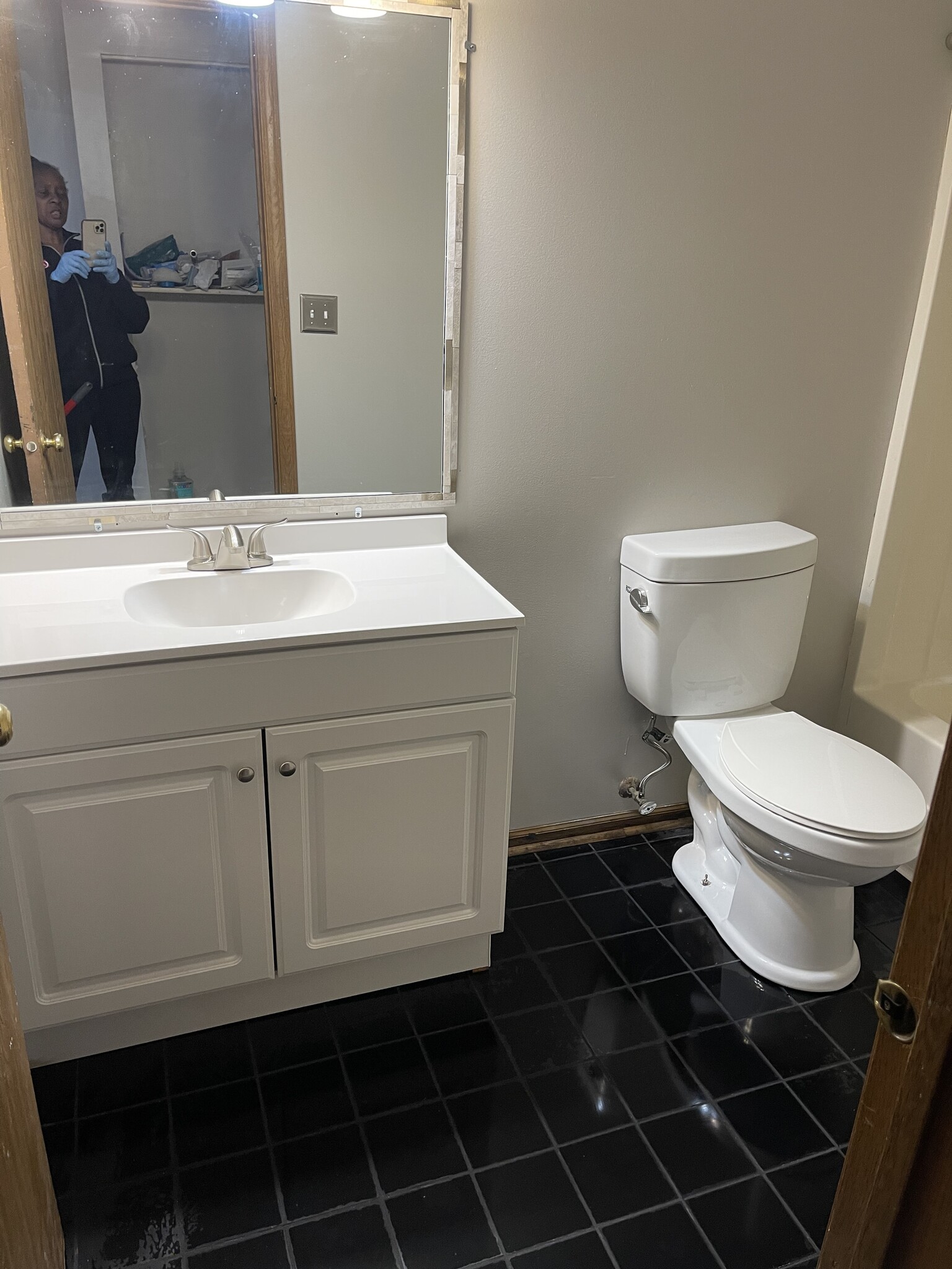 Bathroom - 14428 S Division St