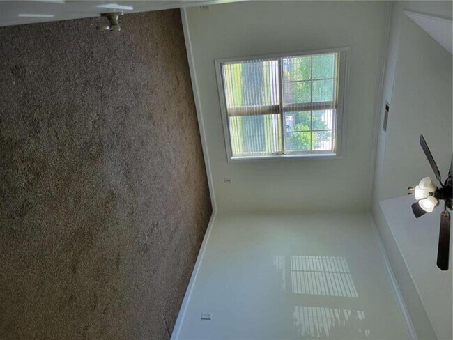 Building Photo - 175 Spinner Dr