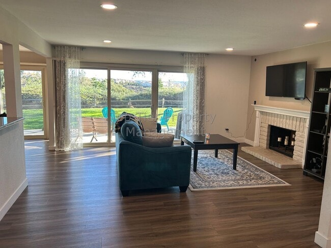 Building Photo - Beautiful 3 bed / 2.5 bath Townhome in Carlsbad