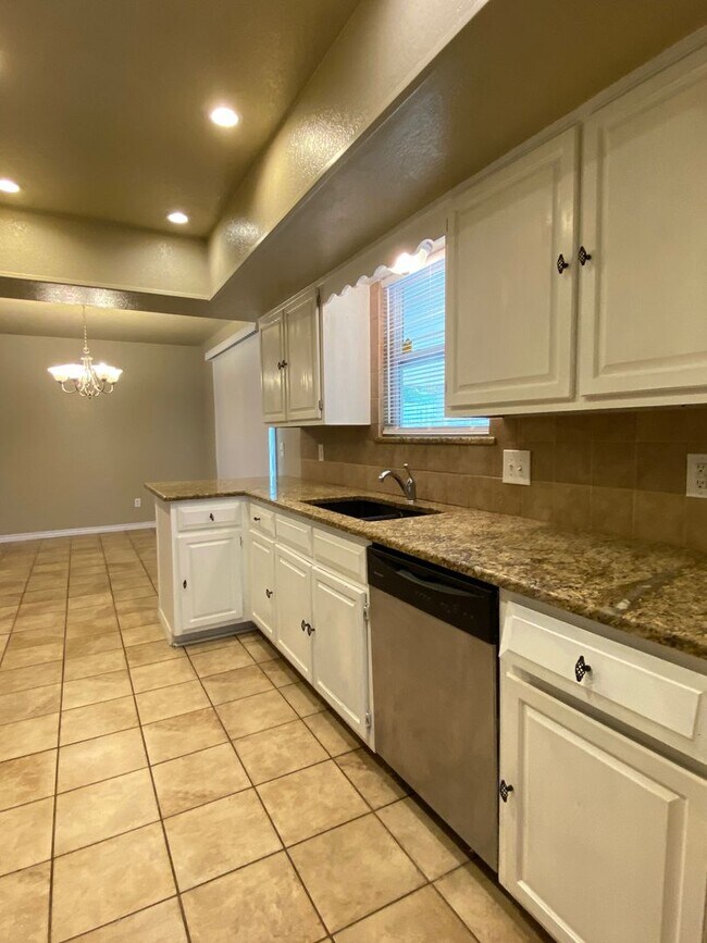 Building Photo - 3 Bedroom in Jenks School district!!