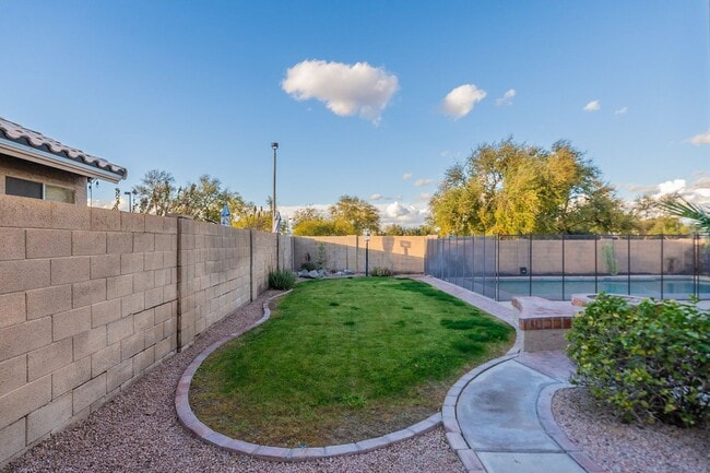 Building Photo - Stunning Tempe Home with Private Pool
