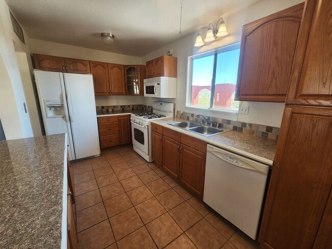 Building Photo - COMING SOON!! LARGE 3 bedroom home
