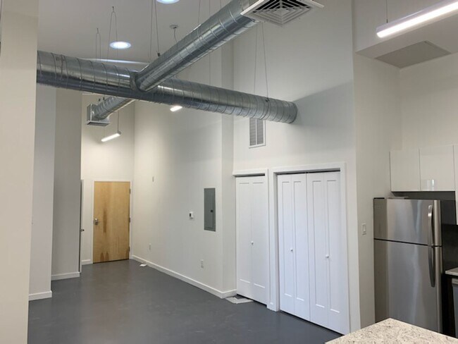 Building Photo - 1710 N 5th St