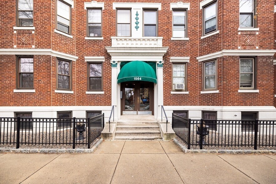 Building Photo - 1564 Commonwealth Ave