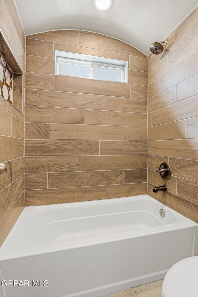 Building Photo - 904 Keenland Ave