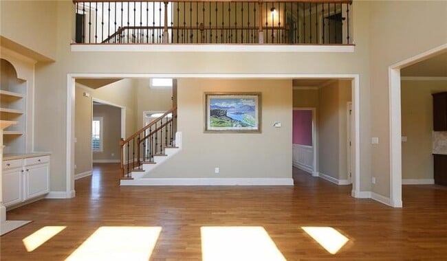 Building Photo - A stunning 5-bedroom, 4-bathroom home in B...