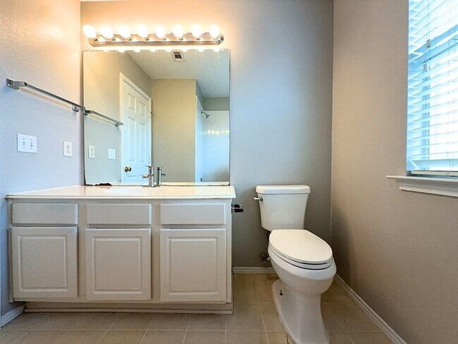 Building Photo - 2805 Crater Lake Ln