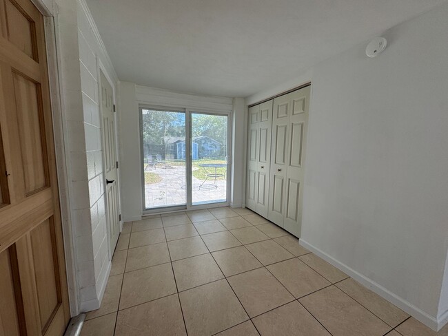 Building Photo - REMODELED Eustis 2/2 with NO HOA!