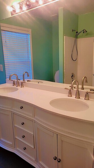 2nd bath - 3391 Spindletop Dr NW