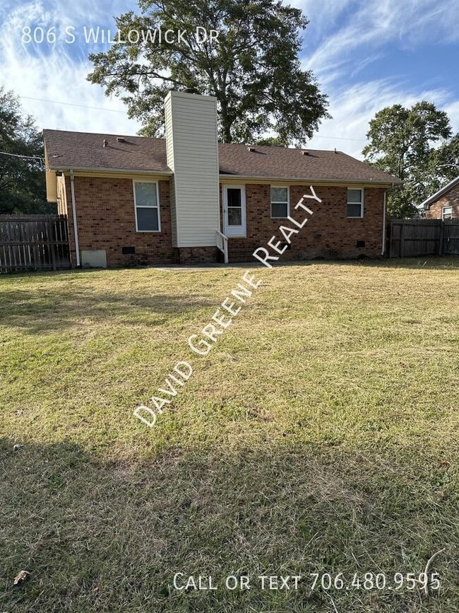 Building Photo - 806 S Willowick Dr