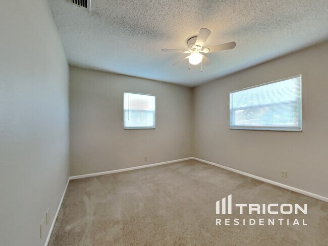 Building Photo - 10951 110th Ave N