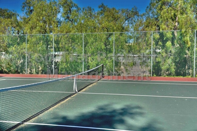 Building Photo - Very nice 2 bed / 2.5 bath / 1,185 sqft Walnut Creek Townhouse in desirable Main Chance Estates D...