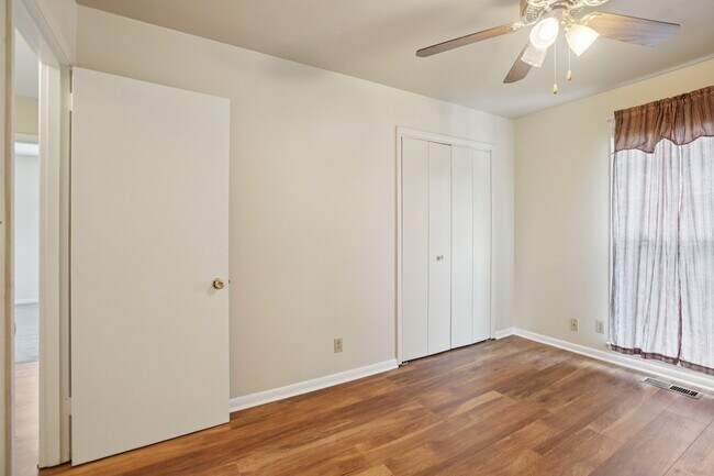 Building Photo - 8024 Regency Dr