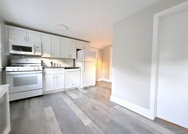 Building Photo - 1306 Henry Ave
