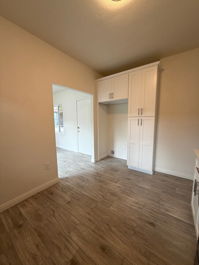 Kitchen - 223 E Colorado Blvd