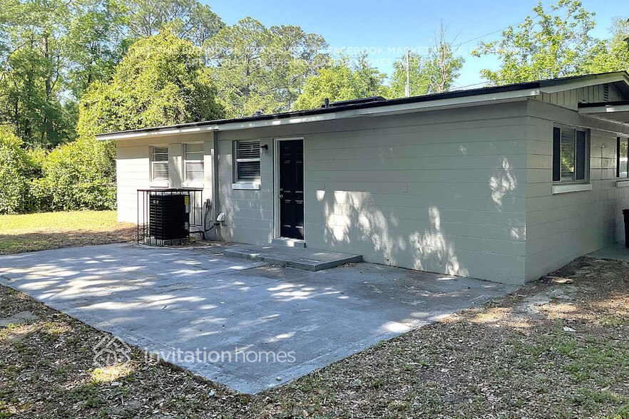 Building Photo - 2577 Red Robin Dr E
