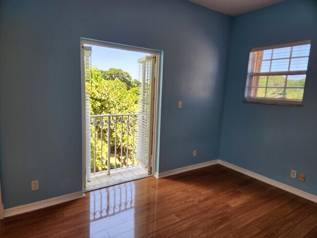 Building Photo - 17885 Fieldbrook Cir E